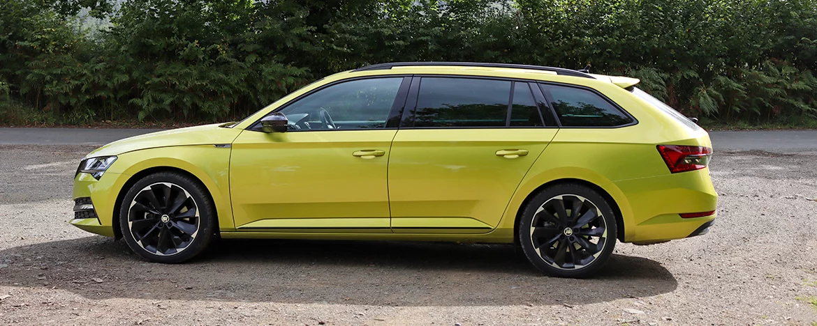Skoda Superb Estate in Dragon Yellow