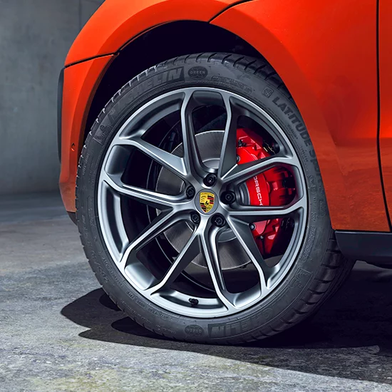 2021 Porsche Macan wheel